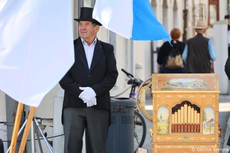 Mednarodna revija starodobnikov v Kamnik privabila ljubitelje klasičnih vozil (80)